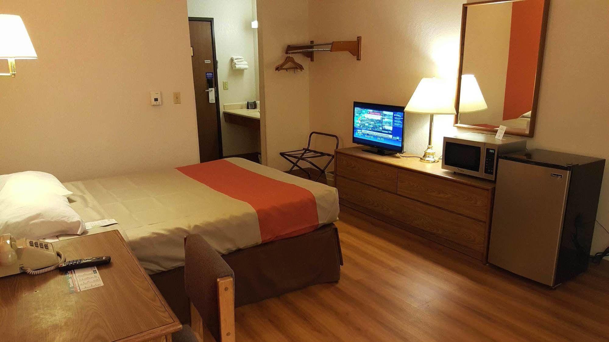Motel 6-Saukville, WI Eksteriør bilde