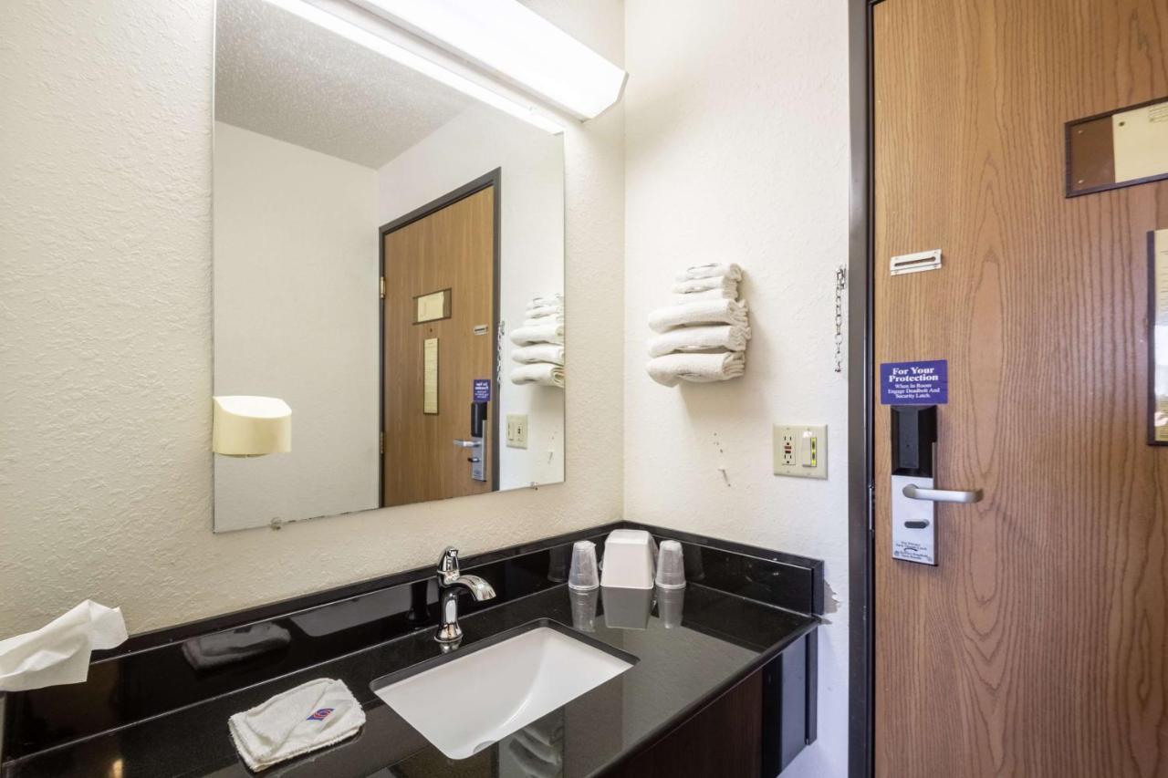 Motel 6-Saukville, WI Eksteriør bilde
